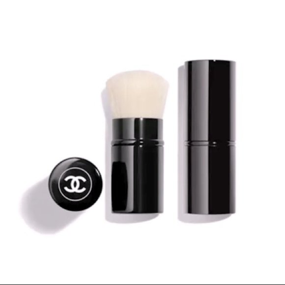 CHANEL Other - ✨ Host Pick ✨ CHANEL Retractable Kabuki Brush N°108